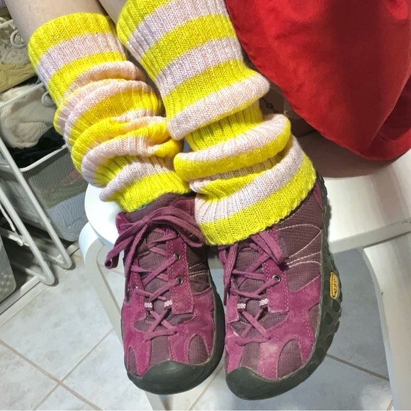 Mauve/dusty dark rose color Keen suede sneakers - Picture 7 of 9